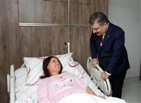 Sağlık Bakanı Dr. Fahrettin Koca, açılışını yaptığı hastanelerde tedavileri devam hastaları ziyaret ederek, geçmiş olsun dileklerini iletti